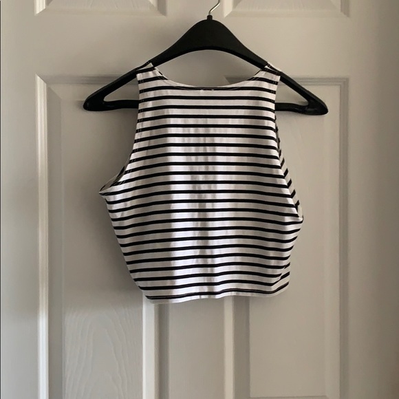 LF Daisy Crop Top - Picture 3 of 4